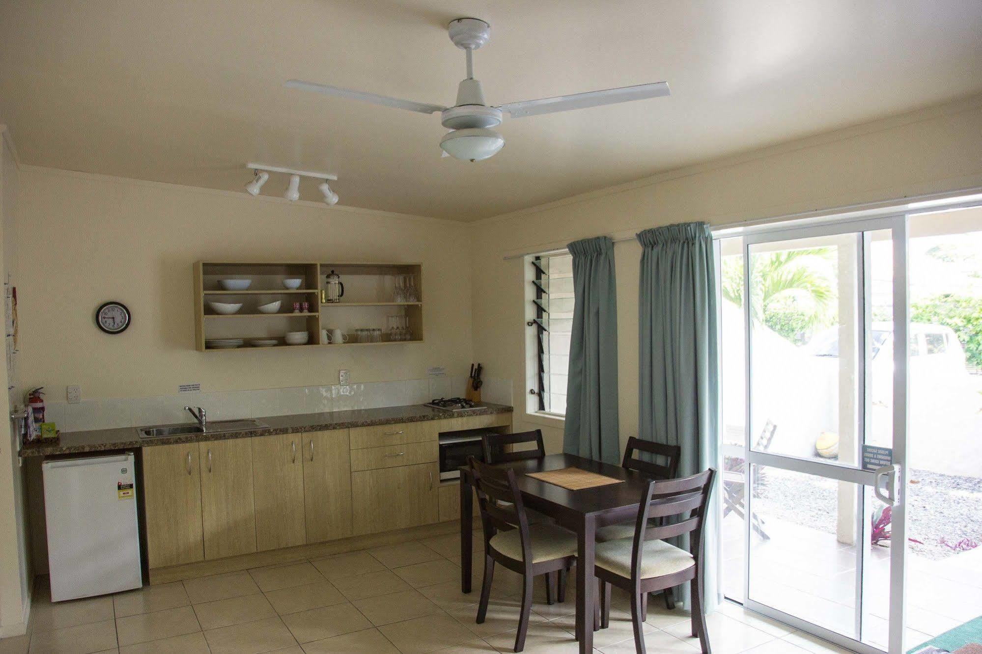 Coral Sands Apartments Rarotonga Extérieur photo